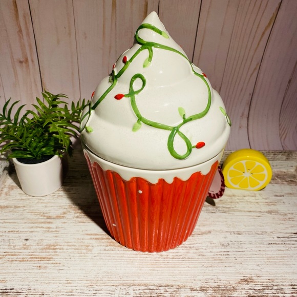 10 Strawberry Street Large Cupcake Canister - Picture 4 of 6